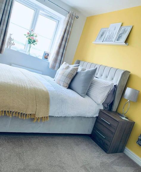 Small Yellow Bedroom Ideas, Yellow Bedroom Accent Wall, Yellow Accent Wall Bedroom, Pastel Yellow Bedroom Ideas, Accent Wall Girls Bedroom, Yellow Bedroom Decor Ideas, Yellow Accent Wall, Yellow Bedroom Ideas, Yellow Accent Walls