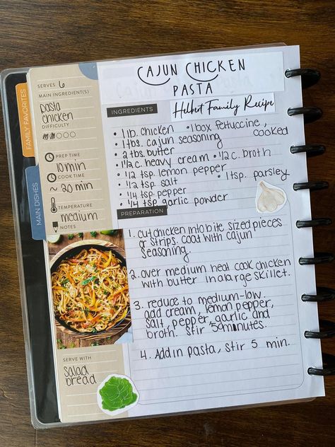 Main Entree Recipes, Scrapbook Recipe Book, Homemade Recipe Books, Chicken And Pasta, Recipe Book Design, Pasta With Chicken, Recipe Book Diy, Homemade Cookbook, Recipe Scrapbook