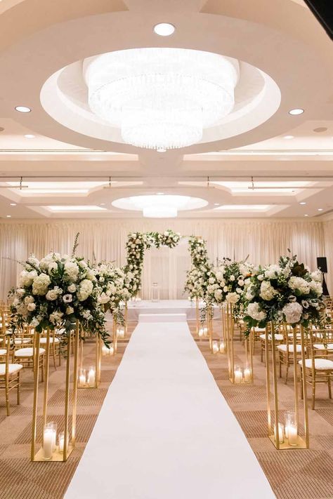 White Beige Wedding Decor, Hotel Ceremony Wedding, Wedding Themes White And Gold, White Gold Wedding Decoration, White And Gold Event Decor, White And Gold Wedding Ceremony, White And Gold Elegant Wedding, White And Silver Wedding Decorations, Gold And White Wedding Decorations