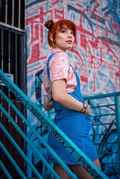 Alleyway Photoshoot, Outdoor Fashion Shoot, Urban Photoshoot Ideas, Street Fashion Photoshoot, Portrait Photography Tips, Graffiti Photography, Studio Portrait Photography, Newborn Photography Poses, Street Portrait