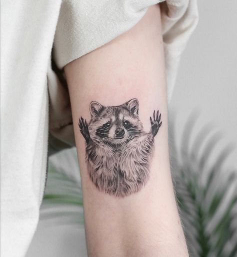 Mini Raccoon Tattoo, Tattoo Ideas Raccoon, Raccoon And Possum Tattoo, Trash Panda Tattoo, Raccoon Tattoo Funny, Raccoon Tattoo Design, Cute Raccoon Tattoo, Skunk Tattoo, Possum Tattoo