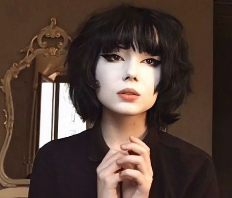 https://youtube.com/channel/UCYk0oFlgGOYe1p2N_DukF2w YouTube Vamp Bangs Short Hair, Goth Bob Hair, Gothic Haircuts Short, Short Goth Haircuts For Women, Short Vampire Hair, V Bangs Goth Short Hair, Alt Bob With Bangs, Goth Bob With Bangs, Short Alternative Haircuts With Bangs