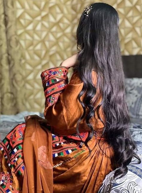 Balochi Girls Dpz, Balochi Dp, Kitty Headphones, Afghan Beauty, Eid Photoshoot Ideas, Simple Dress Casual, Asian Makeup Looks, Beautiful Profile, Girly Swag