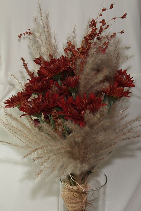 Pampas Grass With Red Roses, Natural Fall Wedding, Wedding Flowers Pampas, Red Dried Flowers, Purple Fall Wedding, Red Rose Arrangements, Red Centerpieces, Pampas Grass Bouquet, Pampas Grass Decor