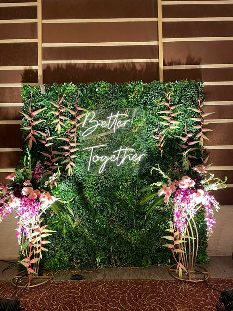 Green Selfie Wall, Selfi Point Decoration For Wedding, Sangeet Selfie Booth, Selfi Point For Wedding, Selfy Point Decoration, Haldi Selfie Booth, Mehndi Background Decoration, Wedding Selfie Point, Selfie Stand Decoration