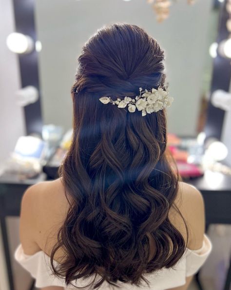 Cute Wedding Hairstyles Inspiration Tagged at davidreed.co Open Hairstyles For Medium Hair, Open Hairstyles Indian Wedding Lehenga, Lehenga Hairstyles Ideas Simple, Hairstyles For Half Saree, Open Hairstyles For Party Simple, Pretty Wedding Hairstyles, Hairstyle For Lehenga, Loose Hairstyle, Bmw X6 M Competition