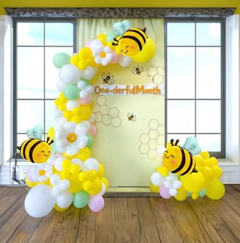 Bee Birthday Decorations, Honey Bee Birthday Party, Daisy Balloons, Honey Bee Birthday, Bee Themed Birthday Party, What Will It Bee, Decoration Buffet, Princess Birthday Party Decorations, Bee Gender Reveal