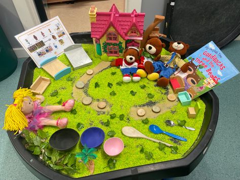 Goldilocks and the three bears tuff tray Goldilocks Tuff Tray Ideas, 3 Bears Cottage Role Play, Goldilocks And The Three Bears Tuff Tray, Goldilocks Tuff Tray, Goldilocks Sensory Bin, Fairytale Tuff Tray Ideas, Goldilocks Activities Preschool, Goldilocks And The 3 Bears, Eyfs Goldilocks And The Three Bears