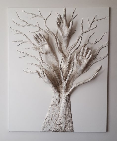 This relief on canvas by our entrant Adriana Potkanska depicts a surreal tree with hands raising up amongst branches. A relief painting is carved, creating a “raised” two-dimensional surface on a canvas, which is then painted. This unique way of depicting art can show true thought and emotive language behind the work of the artist. Using sculpting as a way of portraying a 3D effect as the art protrudes off the canvas can give a whole new experience to this work. Painting Ideas On Canvas 3d, Painting With 3d Elements, Raised Painting On Canvas Diy, Creative Art On Canvas, Hand Sculpture Art, Paintings With 3d Elements, Hand 3d Art, 3 D Canvas Art, Diy 3d Canvas Art