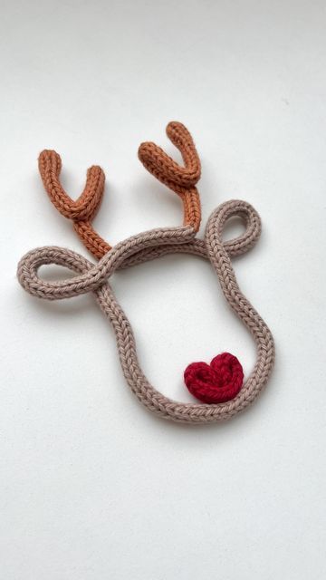 Diy Christmas Ornaments Reindeer, Knit Cord Projects, Wire Knitting Christmas, Knitted Wire Art Diy, Christmas Knitted Decorations, Icord Templates, Knitted Wire Art Tutorial, Knitted Wire Christmas, Icord Project Ideas