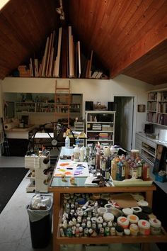 found on tumblr Home Art Studios, Art Studio Space, Art Studio Organization, Art Studio Design, Deco Studio, Decor Studio, Artistic Space, Art Studio At Home, Attic Renovation