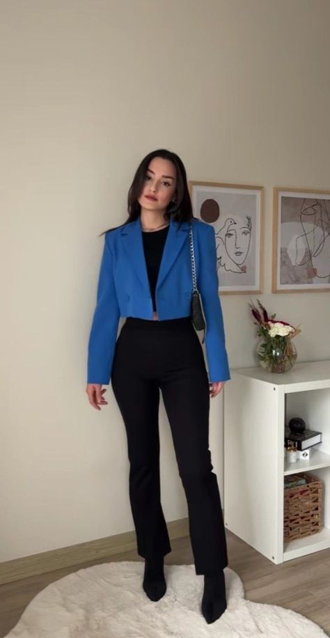 Blazer Look, Chic Work Outfit, Comfy Jackets, Jacket Outfit Women, Business Outfits Women, Fashion Top Outfits, Stylish Work Attire, Business Casual Outfits For Work, Woman Suit Fashion