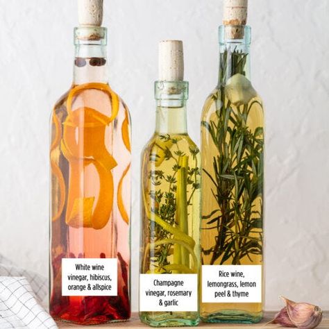 Infused Oil And Vinegar Recipes, Infused Cooking Oil Recipes, Herbed Vinegar Recipes, Herb Infused Vinegar, Olive Oil Flavors, Diy Infused Olive Oil Recipes, Olive Oil Infusions, Infused Cooking Oils, Infused Balsamic Vinegar Recipes