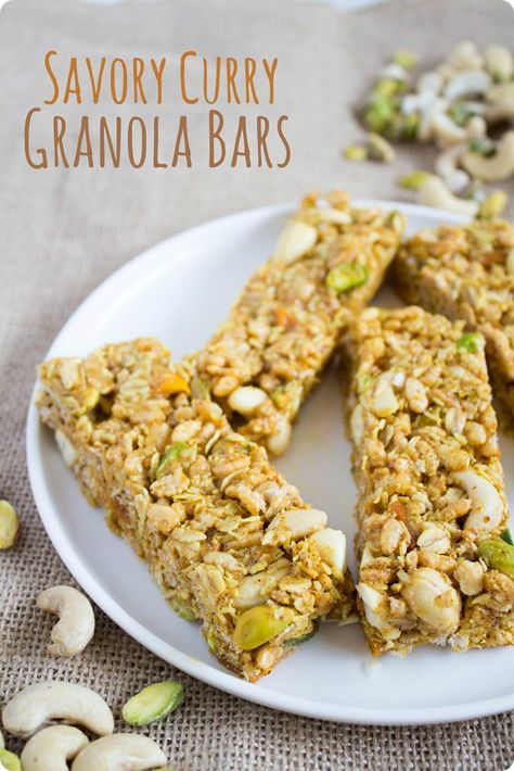 Puffed Rice Granola, Homemade Granola Bar Recipe, Savory Granola, Granola Bar Recipe, Snack Sani, Healthy Granola Bars, Granola Recipe Bars, Homemade Granola Bars, Granola Bar