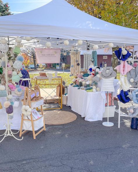 Market Stall Display Ideas, Craft Table Display, Art Festival Booth, Craft Fair Vendor, Market Stall Display, Flea Market Booth, Craft Fair Booth Display, Craft Show Booths, Stall Display