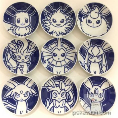 Sylveon Umbreon, Original Pikachu, Ceramic Plates Art, Japan Kitchen, 150 Pokemon, Pokemon Sketch, Pokemon Poster, Pokemon Craft, Pokemon Eeveelutions