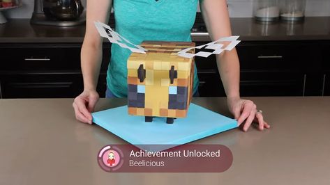 Minecraft Bee Cake, Pastel Minecraft, Bee Cakes, Cake Youtube, Minecraft Cake, Minecraft Birthday, Birthday Board, Cake Tutorial, Animation Film