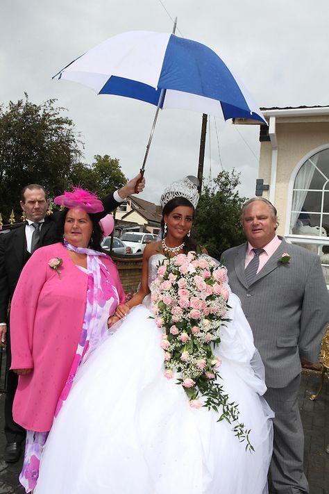 Sarah,16, and George, 17, both English Romany Gypsies are getting married in Wickford, Essex Wedding Dress Romani, Romani Weddings, Romani Wedding, Dresses From Around The World, Most Expensive Wedding, Most Expensive Wedding Dress, Sondra Celli, Wedding Dresses Traditional, Romani People