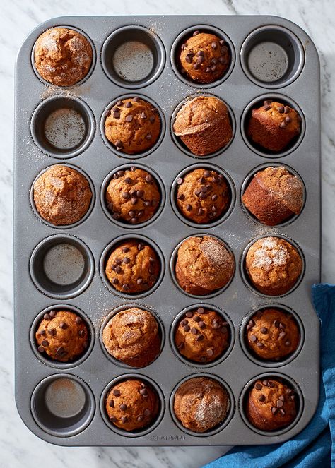 Sweet and simple mini pumpkin muffins topped with cinnamon sugar or chocolate chips! These bite-sized muffins are super moist, full of spiced pumpkin flavor, and come together in just one bowl, no mixer required, with simple, pantry staples. They’re a family favorite! Vegan and gluten-free friendly. Recipe from forkknifeswoon.com Mini Pumpkin Bread, Pumpkin Mini Muffins, Persimmon Muffins, Moist Pumpkin Muffins, Mini Pumpkin Muffins, Mini Muffin Recipe, Pumpkin Banana Muffins, Pumpkin Muffins Easy, Pumpkin Chocolate Chip Muffins