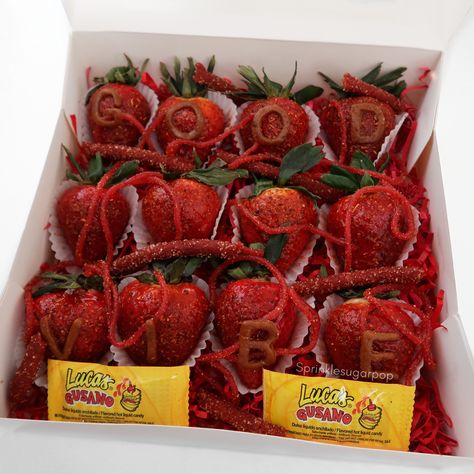 Chamoy with Tajín strawberries Tajin Covered Strawberries, Strawberry Chamoy Recipe, Chamoy Strawberries Recipe, Tamarindo Strawberries, Chamoy Strawberries, Strawberries Chocolate Covered, Strawberry Box, Chocolate Covered Strawberry Recipe, Strawberries Chocolate