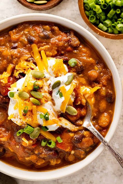 Best Pumpkin Chili Recipe - Jessica Gavin Pumpkin Beer Chili, Recipes Squash, Homemade Chili Seasoning, Recipes Chili, Turkey Pumpkin Chili, Pumpkin Chili Recipe, Beer Chili, Chili Cookoff, Peter Pumpkin