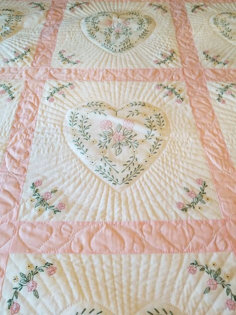 Coquette Quilt, Shabby Chic Quilts, Soft Quilt, Heart Quilt Pattern, Sewing Machine Projects, Wedding Quilt, Cute Quilts, Pretty Quilt, Embroidered Quilts