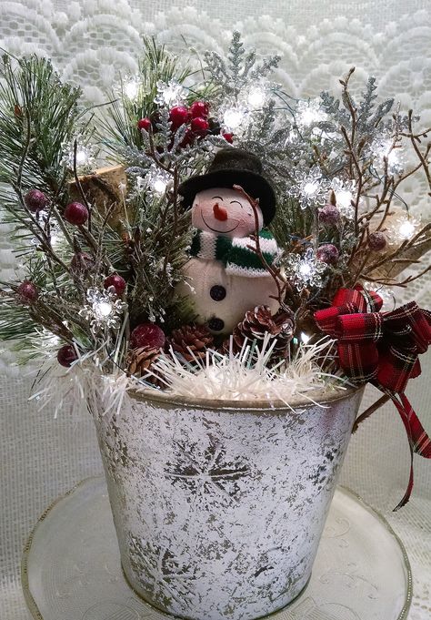 Christmas Tree Tin Bucket, Christmas Bucket Decoration, Galvanized Bucket Decor Christmas, Christmas Pails Tin Buckets Gifts, Crock Christmas Decorating Ideas, Snowmen Decorations Christmas, Metal Tin Bucket Ideas Christmas, Christmas Bucket Decoration Ideas, Snowman Arrangements