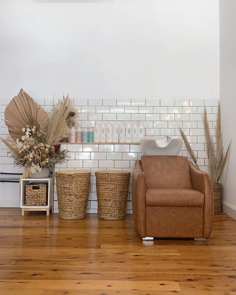 Hair Salon Checklist, Salon Suite Decor Ideas Small Spaces, Boho Hair Salon Decor Ideas, House Salon Ideas, Salon Space Ideas, Boho Chic Salon Suite, Salon Seating Area, Salon Boutique Ideas, Small Hair Salon Ideas Layout