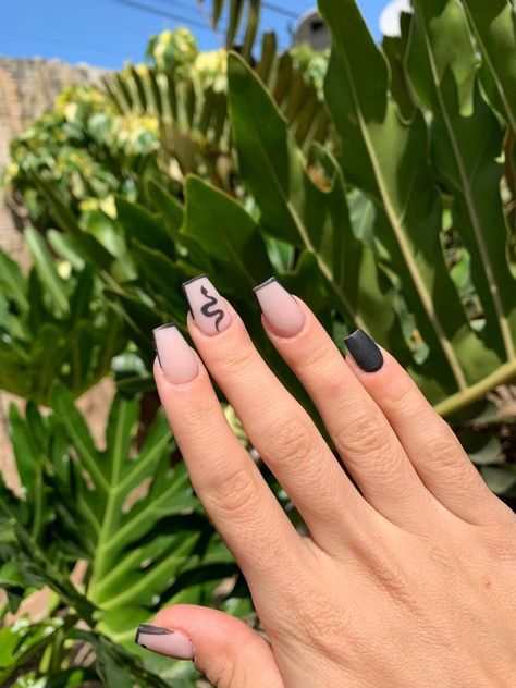 Mate black nails simple aesthetic inspo Mate Nails, Snake Nails, Small Snakes, Short Gel Nails, Snake Design, Nails Ideas, Simple Nails, Short Nails, Gel Nails