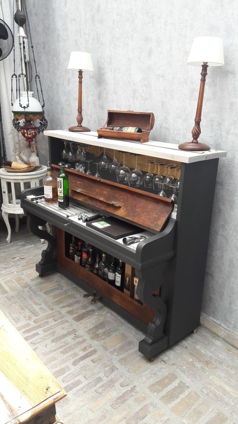 Diy Piano Bar, Piano Conversion Ideas, Repurpose Piano Ideas, Piano Remodel, Piano Upcycling, Repurpose Piano, Instrument Furniture, Piano Furniture, Chicago Lifestyle