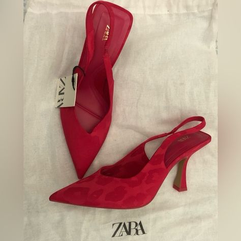 slippers fuchsia zara  Size 37 new with tag Zara Shoes 2024, Zara Shoes Heels, Top Summer Outfits, Heels Aesthetic, Cute Shoes Heels, Shoes Heels Classy, Zara Heels, Shoes Outfit Fashion, Zara Bags