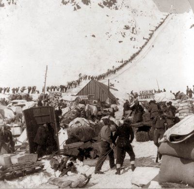 klondike-gold-rush Chilkoot Trail, American Pioneers, White Fang, Klondike Gold Rush, Wilde Westen, American Frontier, Yukon Gold, Photo Gold, Canadian History