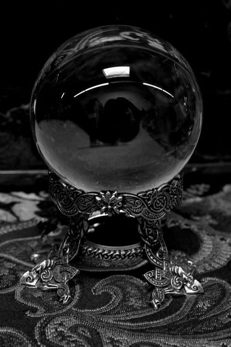 Just a beautiful crystal ball. Aesthetic Types, Yennefer Of Vengerberg, Fortune Telling, Fortune Teller, Witch Aesthetic, Black Magic, Book Of Shadows, Glass Ball, Crystal Ball