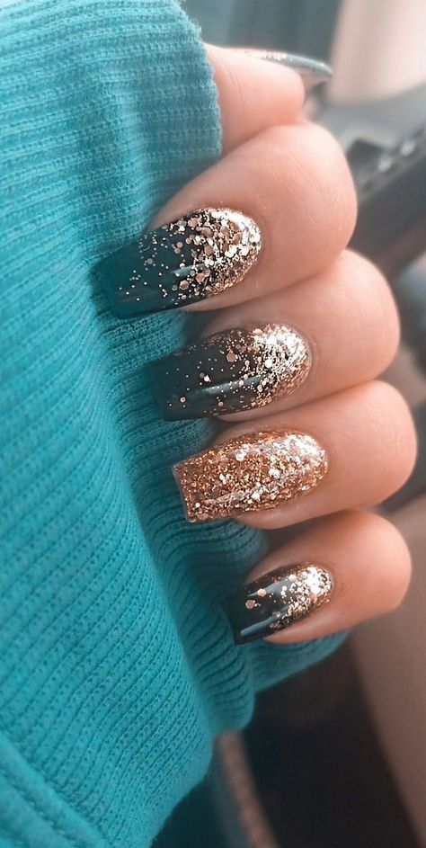 Step into the New Year with style - explore chic and sparkling nail designs! Black Sparkle Nails, Gold Sparkle Nails, Glitter Nail Paint, Vegas Nails, Gold Acrylic Nails, New Years Nail Designs, New Years Eve Nails, Silver Glitter Nails, Gold Nail Designs