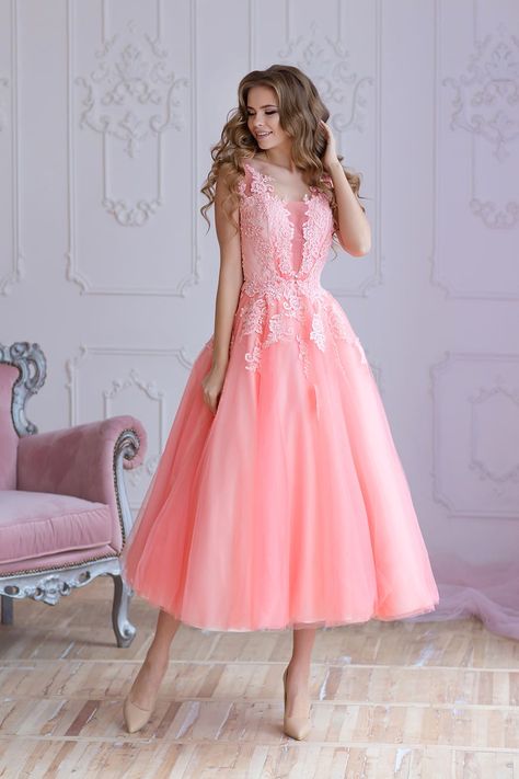 Pink tenderness as a sign of the arrival of spring 2021. Immerse yourself in this tenderness with Ivanna Sinichkiv in this beautiful selection of outfits. Prom Dress Midi, Peach Prom Dress, Bridesmaid Dresses Midi, Peach Prom Dresses, Dresses For Formal Events, Dress Cocktail Party, Prom Midi Dress, Dress Graduation, Engagement Dress