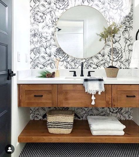 Black-and-white floral wallpaper elevates a small #bathroom with abundant personality and visual intrigue. Bad Inspiration, Hill Interiors, Wallpaper Dark, Trendy Bathroom, Bath Room, Bathroom Wallpaper, Zaha Hadid, Room Wallpaper, Beautiful Bathrooms