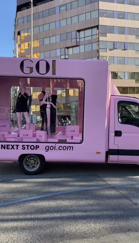 Mobile Fashion Truck, Truck Advertising, Store Decoration, Fashion Truck, Scent Bars, Fashion Displays, Store Design Boutique, Mobile Business, Mobile Boutique