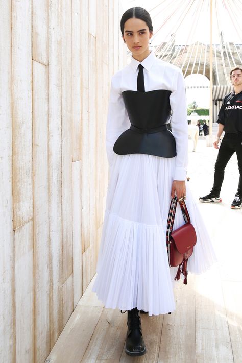 Dior Cruise, Corset Fashion, Dior Fashion, Looks Street Style, Looks Black, 2019 Fashion, Mode Inspiration, White Fashion, Fashion Classy