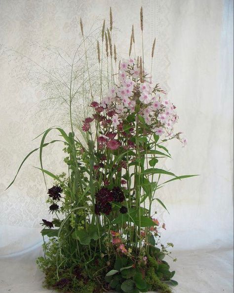 Vegetative Floral Design, Floral Designs Arrangements, Floristry Design, Flower Installation, Church Flowers, Wedding Flower Inspiration, Ceremony Flowers, Japanese Flowers, Flower Display