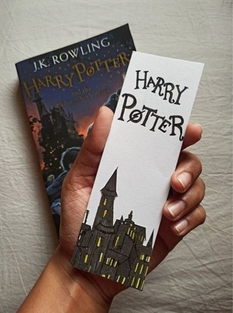 Bookmark Of Harry Potter, Painting Items Products, Book Markers Diy, Harry Potter Book Mark Ideas, Bookmarks Handmade Harry Potter, Book Mark Harry Potter, Draco Malfoy Bookmark, Harry Potter Book Marks Diy, Hogwarts Bookmark