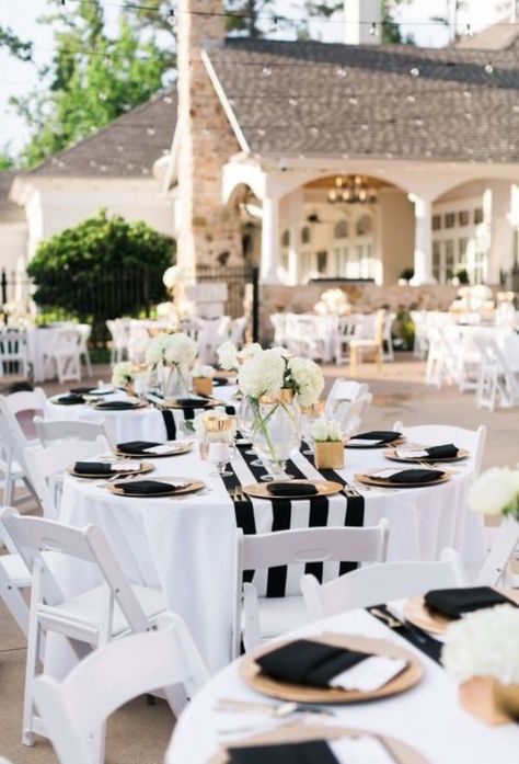 White Party Decorations, Black Napkins, Tafel Decor, Tables Set, Gold Wedding Decorations, Outdoor Wedding Reception, Black White Wedding, Gold Party, Backyard Party