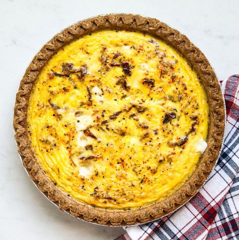 Sun-Dried Tomato & Fresh Mozzarella Quiche Sun Dried Tomato Quiche, Mozzarella Quiche, Best Quiche Recipes, Spinach Feta Quiche, Quiche Recipes Healthy, Vegetarian Quiche Recipes, Healthy Quiche, Low Carb Quiche, Tomato Quiche