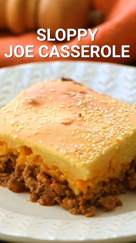 Sloppy Joe Casserole is a quick and easy casserole recipe with all your favorite flavor of sloppy joes! It makes a quick and easy dinner recipe on busy nights. Seasoned meat with sauce on the bottom, a layer of cheese that's topped with a bun! #sloppyjoe #casserole Bisquick Recipes Dinner, Easy Casserole Recipe, Sloppy Joe Casserole, Bisquick Recipes, Family Fresh Meals, Easy Meat Recipes, Easy Eat, Easy Dinner Recipe, Quick And Easy Dinner