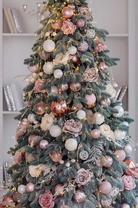 Elegant Christmas Tree Color Schemes, Christmas Mantels With Tv, Christmas Tree Color Schemes, Creative Christmas Tree Ideas, Christmas Mantel Garland, Whitewashed Brick, Christmas Tree Colour Scheme, Christmas Presents For Moms, Beautiful Themes