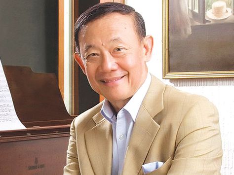 Jose Mari Chan Jose Mari Chan Wallpaper, Jose Mari Chan Memes Funny, Jose Marie Chan, Jose Mari Chan, Mari Chan, Portrait Reference, Anime Backgrounds, Twitter Banner, Blog Sites