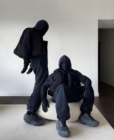 Yeezy Fashion, All Black Fashion, Best Dressed Man, Black Hood, Mens Fashion Smart, Man Fashion, Men Fashion Casual Outfits, High Fashion Street Style, Fashion Photoshoot