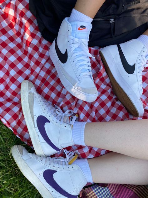 Nike Kicks, Nike Shoes Air Force, All Nike Shoes, Couple Shoes, Nike Blazer Mid, Shoes Photo, Cute Nike Shoes, Cute Nikes, Shoe Inspo