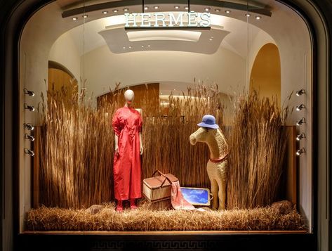 Hermes Window Display, Luxury Window Display, Eyes Picture, Hermes Window, Fashion Window Display, Hermes Store, Summer Store, Windows Display, Store Window Display