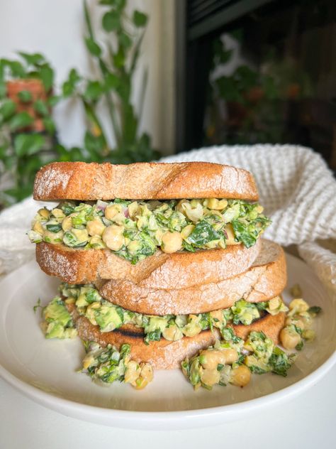 Chickpea Sandwich Vegan Chickpeas Benefits, Chickpea Sandwich, Salad Meal Prep, Raw Recipes, Vegan Mayo, Dinner Meal Prep, Meat Substitutes, Recipes Vegan, Salad Side Dishes