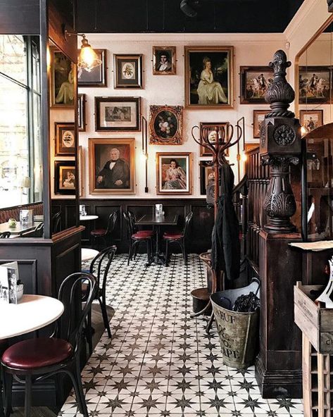 Victorian Cafe, Pretty Restaurants, French Bistro Kitchen, Bistro Interior, Bistro Kitchen, Pub Interior, Parisian Bistro, Parisian Cafe, Ivy House